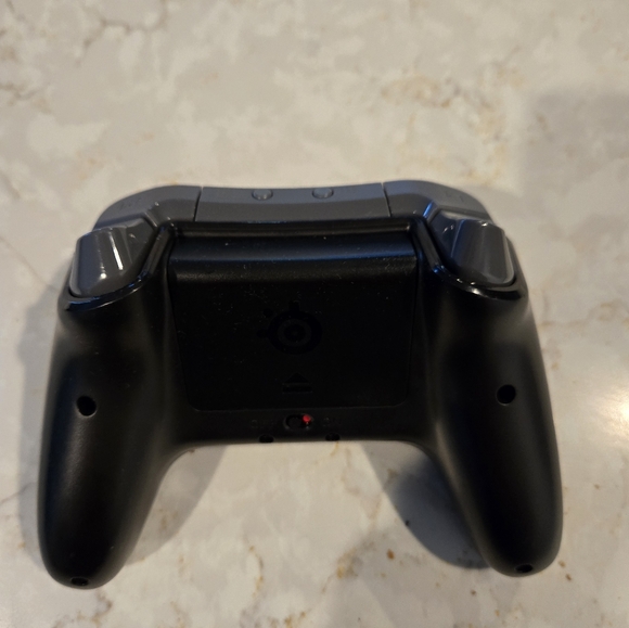 Used Steelseries Stratus XL Controller - Picture 2 of 3